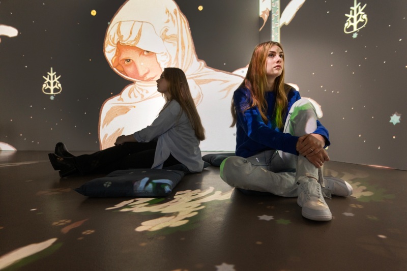 Alphonse Mucha, Het Slavische volk en hun oorspronkelijke thuisland: Tussen de Turaanse gesel en het zwaard van de Goten, uit het Slavisch Epos, 1912, eitempera op doek © Mucha Foundation. Fotografie © Sake Elzinga Alphonse Mucha, Het Slavische volk en hun oorspronkelijke thuisland: Tussen de Turaanse gesel en het zwaard van de Goten, uit het Slavisch Epos, 1912, eitempera op doek © Mucha Foundation. Fotografie © Sake Elzinga