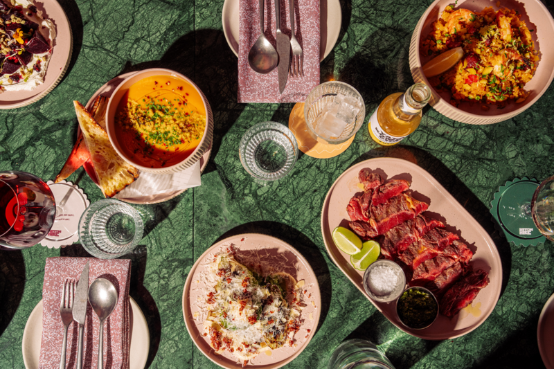 HitchHike © Emiro Smulders HitchHike © Emiro Smulders