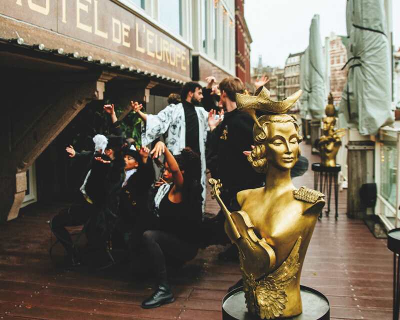 Hotel de L’Europe, The Muse awakens van Nancy Faas Hotel de L’Europe, The Muse awakens van Nancy Faas