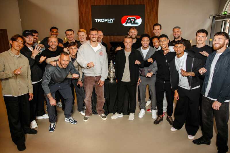 AZ bij GASSAN voor de ontvangst van de TROPHY BY GASSAN Championship Rings AZ bij GASSAN voor de ontvangst van de TROPHY BY GASSAN Championship Rings