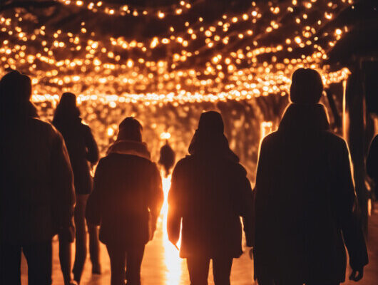 ‘Omkijken naar elkaar’ is het thema van de nieuwe Zwolse Lichtbeeldenparade