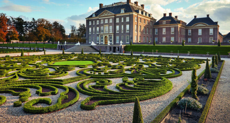 Paleis Het Loo: geuren en kleuren van het najaar, ridderorden & onderscheidingen & Andy Warhols ‘Reigning Queens’