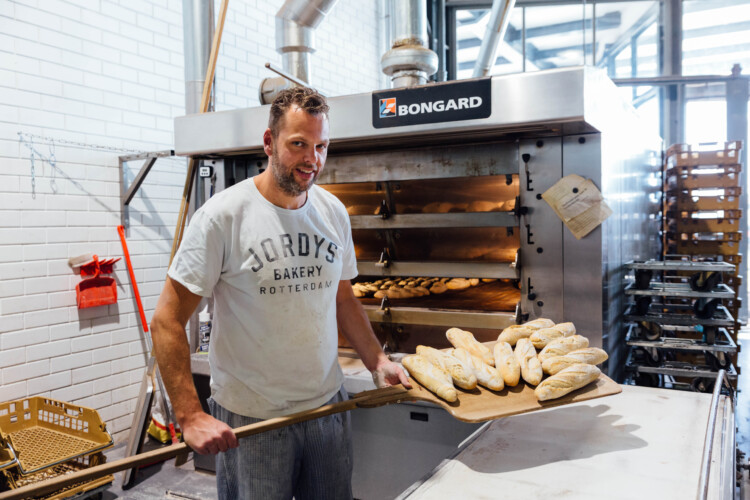 Dagvers gebakken desembrood van Jordy’s Bakery bestel je via Crisp